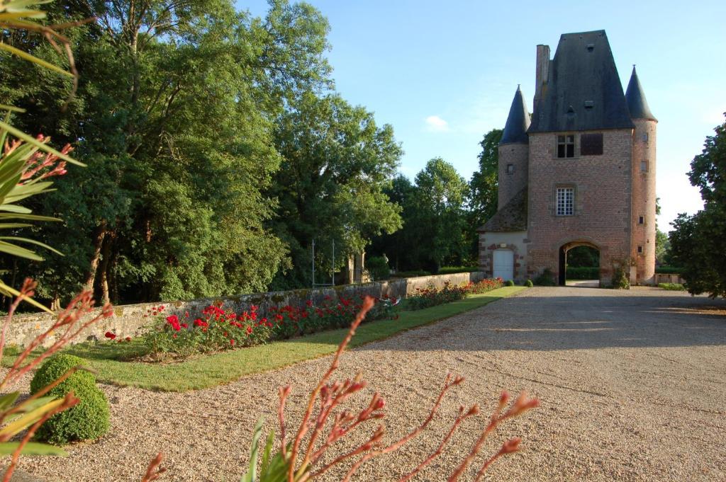 مبيت وإفطار Villeneuve-sur-Allier Chateau Du Riau المظهر الخارجي الصورة