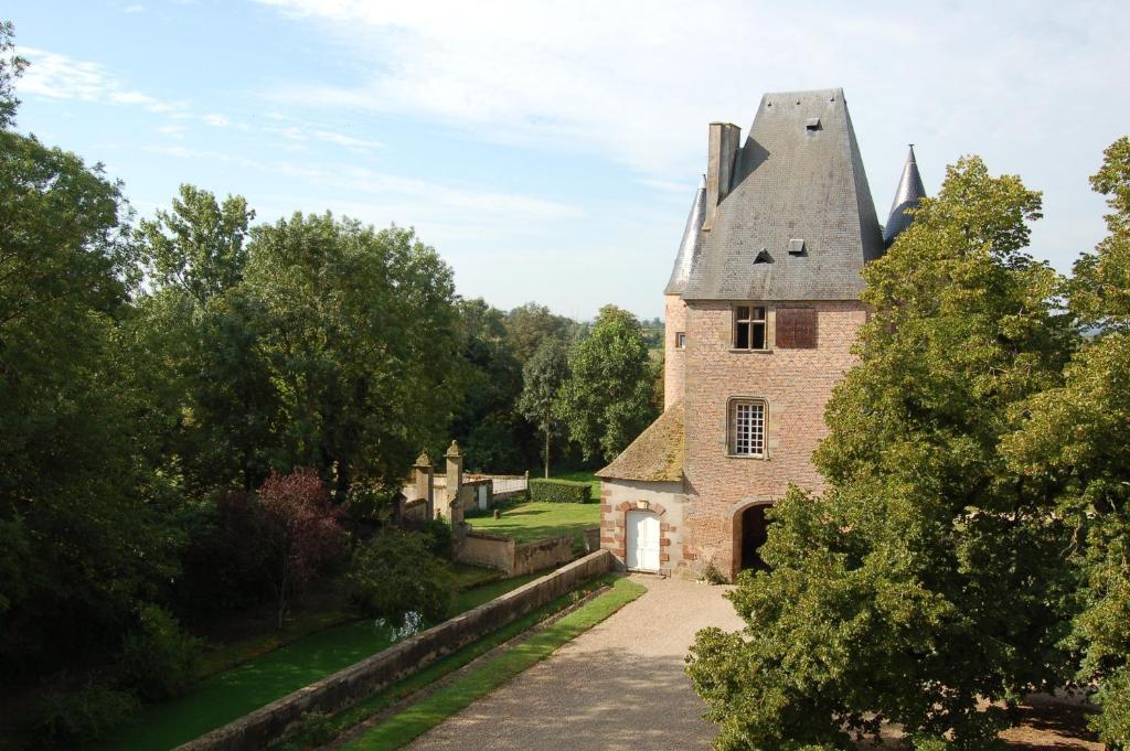مبيت وإفطار Villeneuve-sur-Allier Chateau Du Riau المظهر الخارجي الصورة