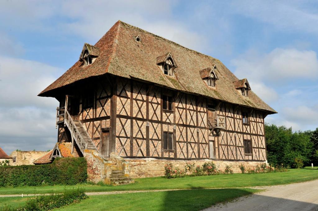 مبيت وإفطار Villeneuve-sur-Allier Chateau Du Riau المظهر الخارجي الصورة